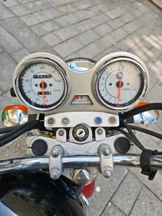 Yamaha YB 125 Custom Negra/Roja