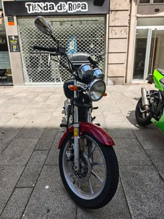 Yamaha YB 125 Custom Negra/Roja