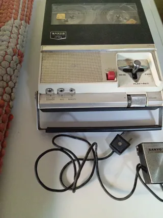 Magnetófono Sanyo años 60