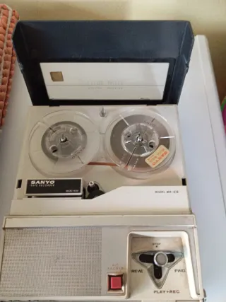 Magnetófono Sanyo años 60