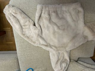 Cazadora pelo sintético niña beige