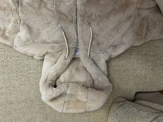 Cazadora pelo sintético niña beige