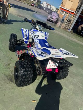Quad Suzuki LTZ 400 Blanco y Rosa