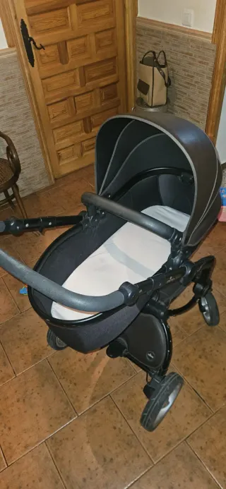 Cochecito Mima Xari 2 piezas. En buen estado.