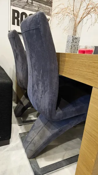 Mesa de comedor y 4 sillas