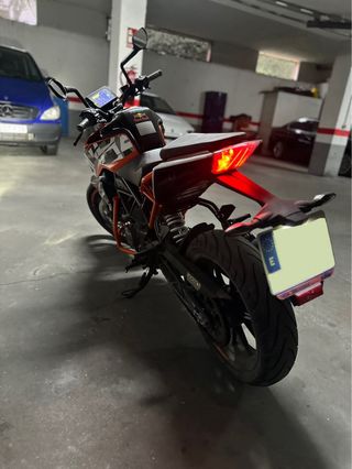 KTM Duke 125 Negra y Naranja 2018