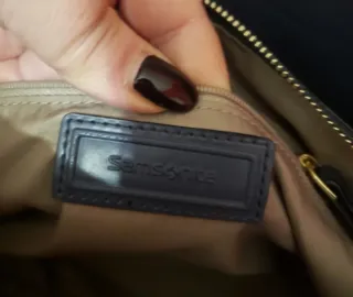 Borsa blu con dettagli oro