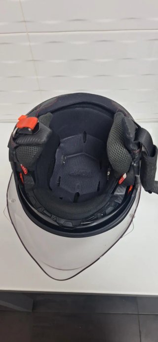 Casco de moto con visera