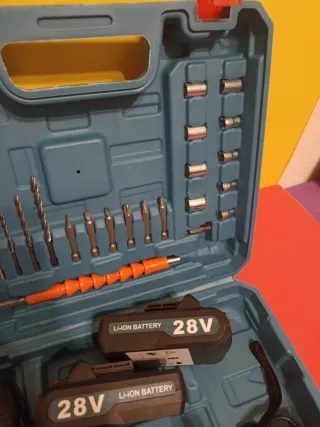 Taladro Atornillador Percutor 28V