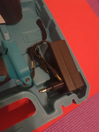 Taladro Atornillador Percutor 28V