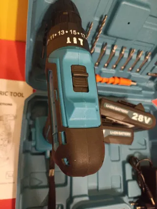 Taladro Atornillador Percutor 28V