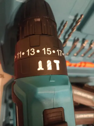 Taladro Atornillador Percutor 28V