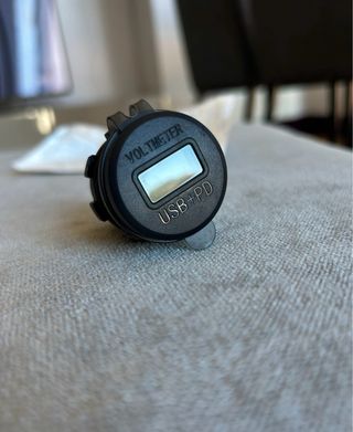 Cargador USB \ USB C voltímetro moto coche NUEVO