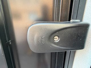 Puerta cancela exterior de garaje negra