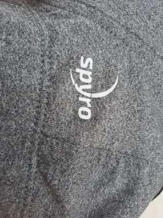 Top deportivo gris y rosa