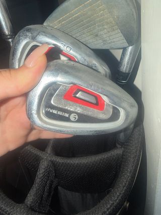 Bolsa de golf Inesis con palos