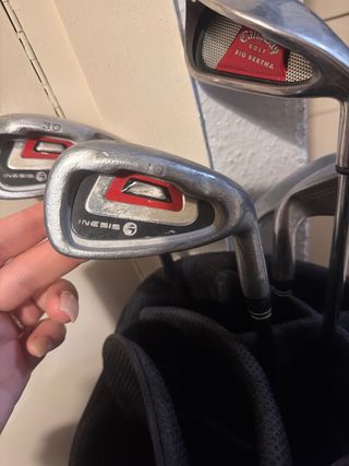 Bolsa de golf Inesis con palos