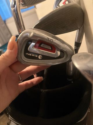 Bolsa de golf Inesis con palos