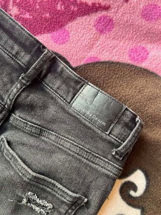 Pantalón vaquero Bershka roto