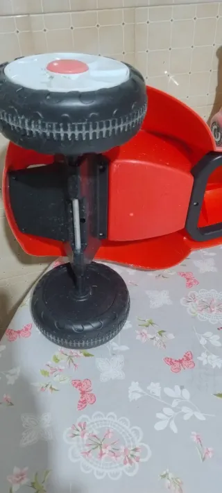 Bicicletta triciclo con suoni elettronici