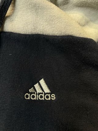 Sudadera Adidas con cremallera y capucha