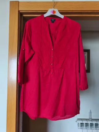 Camisa roja mujer con detalles