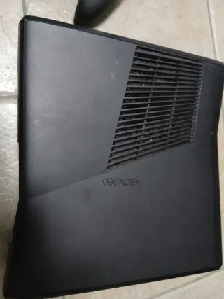 Xbox 360 E Console + Controller