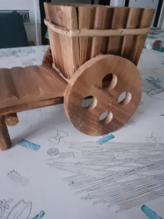 Portavasos di legno marrone