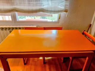 Mesa de comedor de madera, las medidas aproximadas