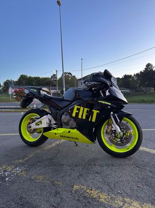 Honda CBR 600RR Negra y Amarilla