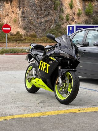 Honda CBR 600RR Negra y Amarilla