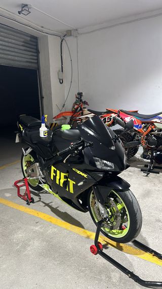 Honda CBR 600RR Negra y Amarilla