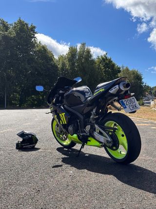 Honda CBR 600RR Negra y Amarilla