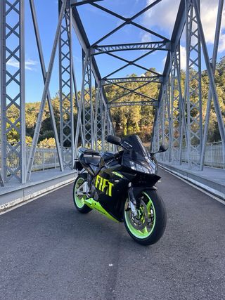 Honda CBR 600RR Negra y Amarilla