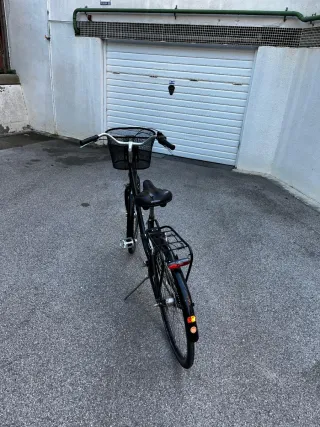 Bicicleta Holandesa negra con cesta 2021