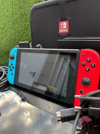 ¡CÓMO NUEVA! Nintendo Switch + accesorios +maletín