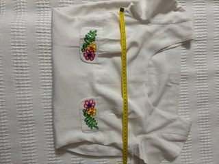 Vestido blanco con bordado floral