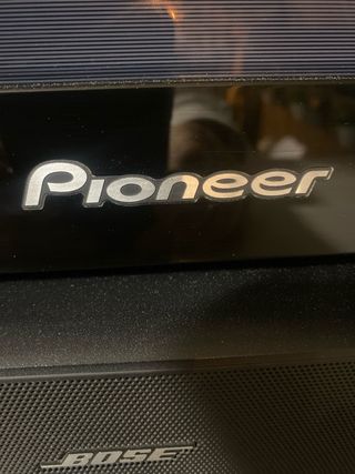 Televisor Pioneer 50 con soporte pared