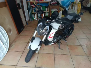 Keeway RKF 125 Blanca y Roja