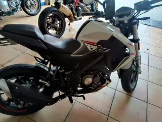 Keeway RKF 125 Blanca y Roja