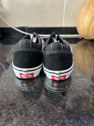 Tênis Vans Preto e Branco