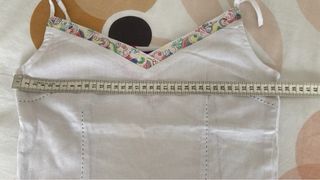 Top blanco con estampado floral