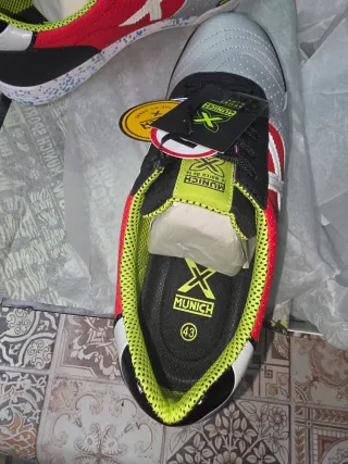 Zapatillas Munich G3 Rojas y Plateadas