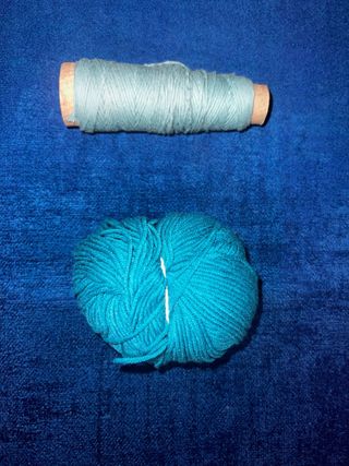 Lana azul para tejer