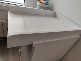 Cambiador de bebé blanco