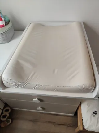 Cambiador de bebé blanco