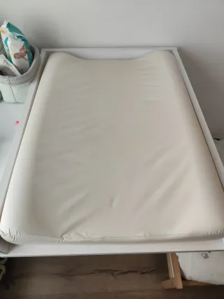 Cambiador de bebé blanco