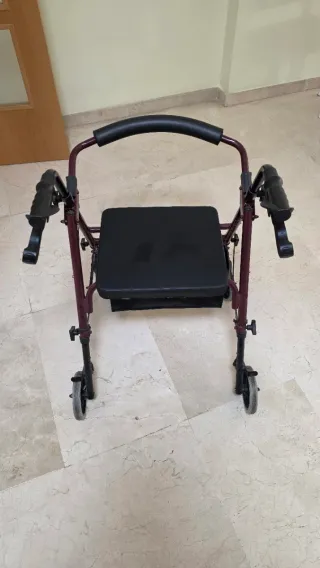 Andador 4 Ruedas con Asiento y Frenos