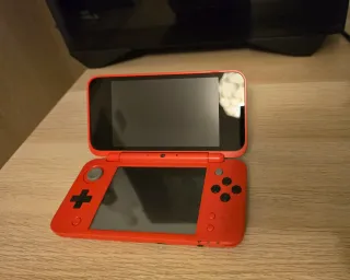 Nuovo 2DS XL Edizione Pokémon IMPOLUTA