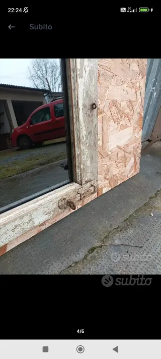 Specchio da parete con cornice in legno